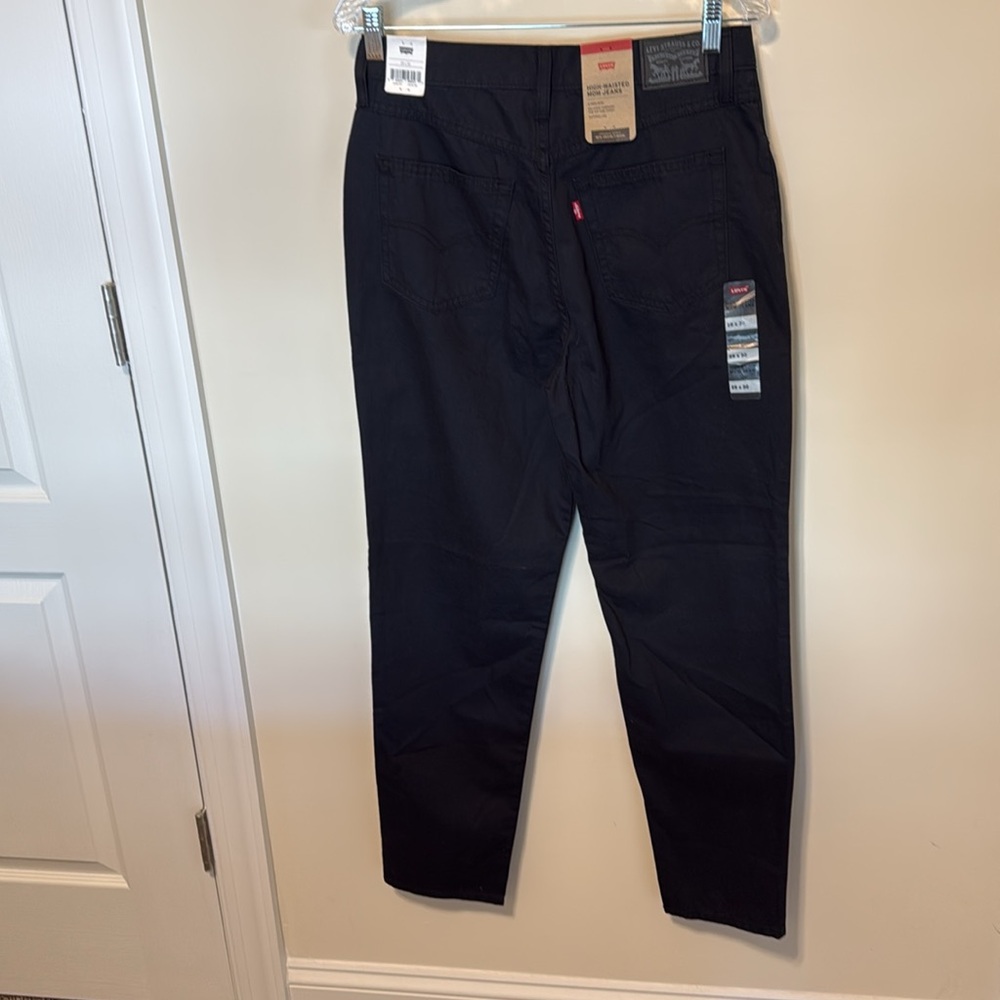 Levi’s Women’s High-Waisted Mom Black Colored Jeans / Size 29X30 / Brand NWT